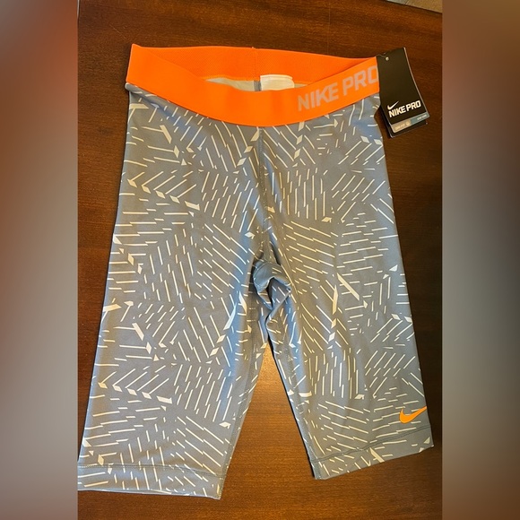 NWT Nike Pro Bash Women’s Training Compression Shorts - Picture 2 of 10